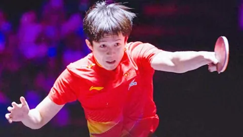 “唐天翼离队广州豹损失惨重，家长危机公关引热议：决策缺乏远见？”