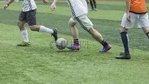 西甲大战一触即发！皇家社会主场出击，能否力克巴塞罗那捍卫荣耀？